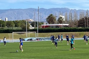 Radovanovic recibiendo el balón en la posesión