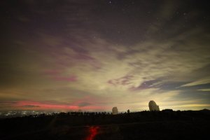 Imagen de la aurora boreal captada en la noche del viernes desde Calar Alto. Foto: Silas Schaible.