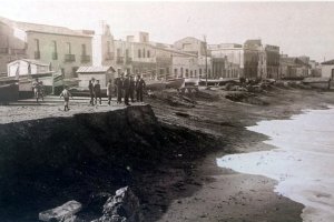 Destrozos que causó en el refugio pesquero de Garrucha, a la altura del Paseo de Cánovas, el huracán del Chocholita en 1927.