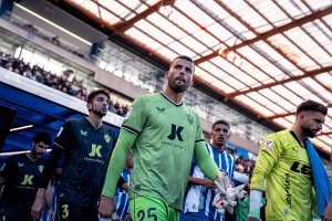 Maximiano en la previa del partido del Almería en Mendizorroza ante el Alavés.