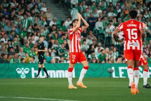 Leo Baptistao, el nuevo Pichichi con Arribas.