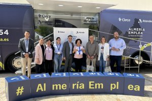 Fotografía de familia durante el acto llevado a cabo en Huércal-Overa.