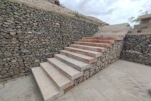 Escaleras ya en realización en los accesos a este espacio