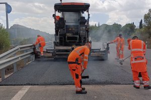 Labores de rehabilitación del firme en la A-92 a su paso por Vélez-Rubio.