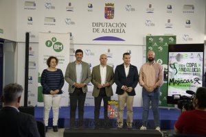 Autoridades durante la presentación del torneo este miércoles.