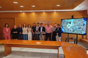 El alcalde de El Ejido y su equipo de gobierno compareciendo ante los medios.