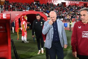 Pepe Mel ha cumplido su etapa en el Almería y no seguirá la próxima temporada en el banquillo rojiblanco.