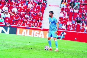 Centelles fue titular en Mallorca y completó un buen encuentro en la banda.