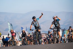 Los participantes de esta exigente prueba recorren el desierto de Tabernas.
