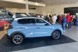 Momento de la presentación en Stellantis Huercal de Almería