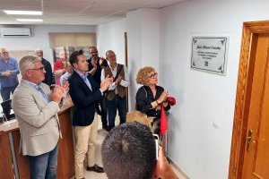 Placa en recuerdo de José Alcocer Carrero.