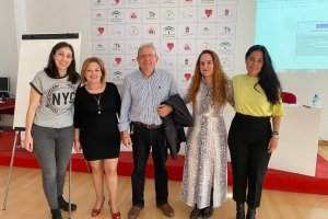 La psicóloga Laura Marcilla en un taller anterior en Vícar.