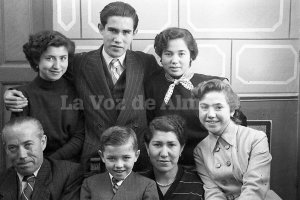 Pedro García Molero, padre de Goyita, la que fue dueña del Hotel la Perla, fue uno de los encargados del servicio del trigo en Almería. F. familiar