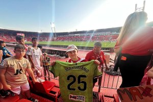 Se busca al pequeño fan de Maximiano.