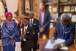 El embajador en la comunión en la Basílica de las Mercedes y en el Ayuntamiento.
