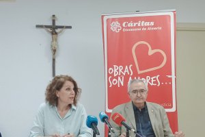 Mar Carmen Torres y Juan Antonio Plaza, en la presentación de la memoria de 2023.