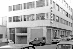 Edificio de Almacenes Segura en la calle Marín. Fue construido expresamente por Pablo Segura para dedicarlo a gran almacén de juguetes.