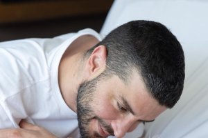 Berek junto a su hija.