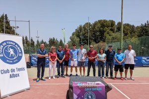 Organizadores, miembros de la directiva y autoridades tras la finalización del torneo.
