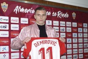 El día que fue presentado en el Almería.