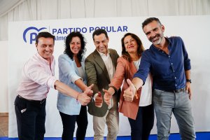 Foto tras acabar el mitin en el Aniceto.