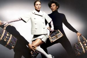 Campaña que protagonizaron Jennifer López y Andrés Velencoso.