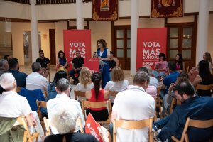 La candidata socialista al Parlamento Europeo Hana Jalloul en un acto público que ha tenido lugar esta mañana en Roquetas de Mar.