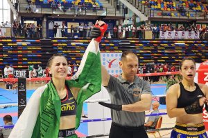 Carmen Murcia en el momento en el que el colegiado le adjudicó el título.