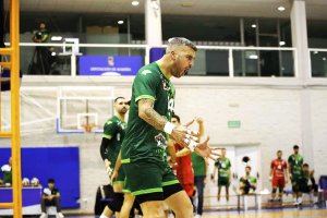 El jugador renovado celebrando un punto en el templo ahorrador.