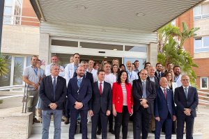 Autoridades que han asistido al doble acto del Hospital Vithas Virgen del Mar.