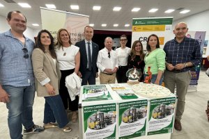 El presidente de la Cámara de Comercio, Jerónimo Parra, la diputada provincial de Emprendimiento, Esther Álvarez y la alcaldesa de Albox, Mari Ma