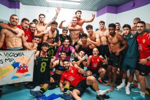 Los canteranos del Almería celebrando la victoria en Jaén.
