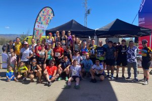 Los ganadores en las diferentes categorías posan unidos.