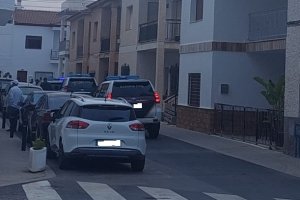 Imagen del operativo de este martes que se ha hecho viral por las aplicaciones de mensajería instantánea.