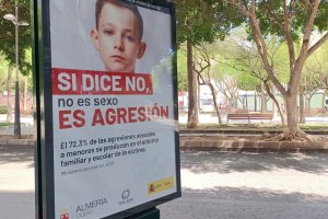 Cartel contra la violencia de género motivo de la polémica.