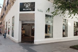 Silbon, en su nueva ubicación en la esquina de los Reyes Católicos con Navarro Rodrigo.