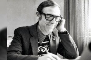 Antonio Camacho Gómez (Roquetas, 1930-Santa Fe, 2023) en la vieja redacción de El Litoral, periódico argentino, en 1964.