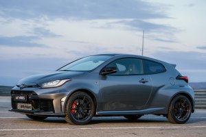 Acabados: RZ, RZ Circuit Pack, RZ Touring Pack y RZ Touring Pack Plus y un nuevo color Gris átomo como gran novedad.