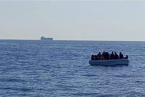 Imagen de una patera.