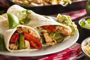 Fajitas de pollo. Fotografía de bhofack descargada en Depositopgotos.com.