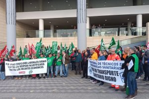 Imagen de archivo de trabajadores de Ambulancias Quevedo en una manifestación en diciembre de 2023.