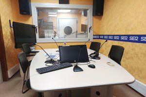 El estudio 1 de la Cadena SER preparado para la fiesta de la radio.