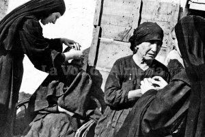 Las monjas iban por las cuevas de la Chanca curando las heridas de los enfermos de tracoma.