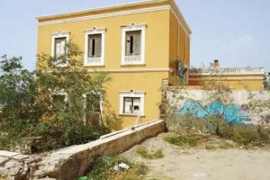 El chalet de La Marina preside la prolongación del paseo marítimo