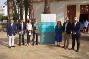 Representantes institucionales de la administración estatal, autonómica y el ayuntamiento.