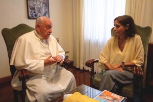 El Papa Francisco, con la almeriense Helena Maleno.