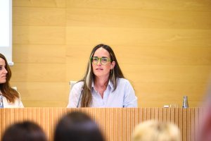 Ana María Molina Olmo durante el I Foro ‘Ideas que suman’ organizado por La Voz de Almería en la Casa de las Mariposas.