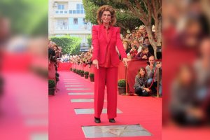 La actriz italiana Sophia Loren, en la inauguración de su estrella en el paseo de la fama en Almería.