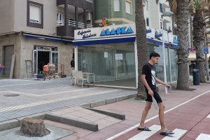 Obras en la mítica Heladería Alaska, en el Paseo Marítimo de Almería.