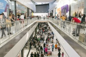 Imagen de archivo de un centro comercial de Almería.
